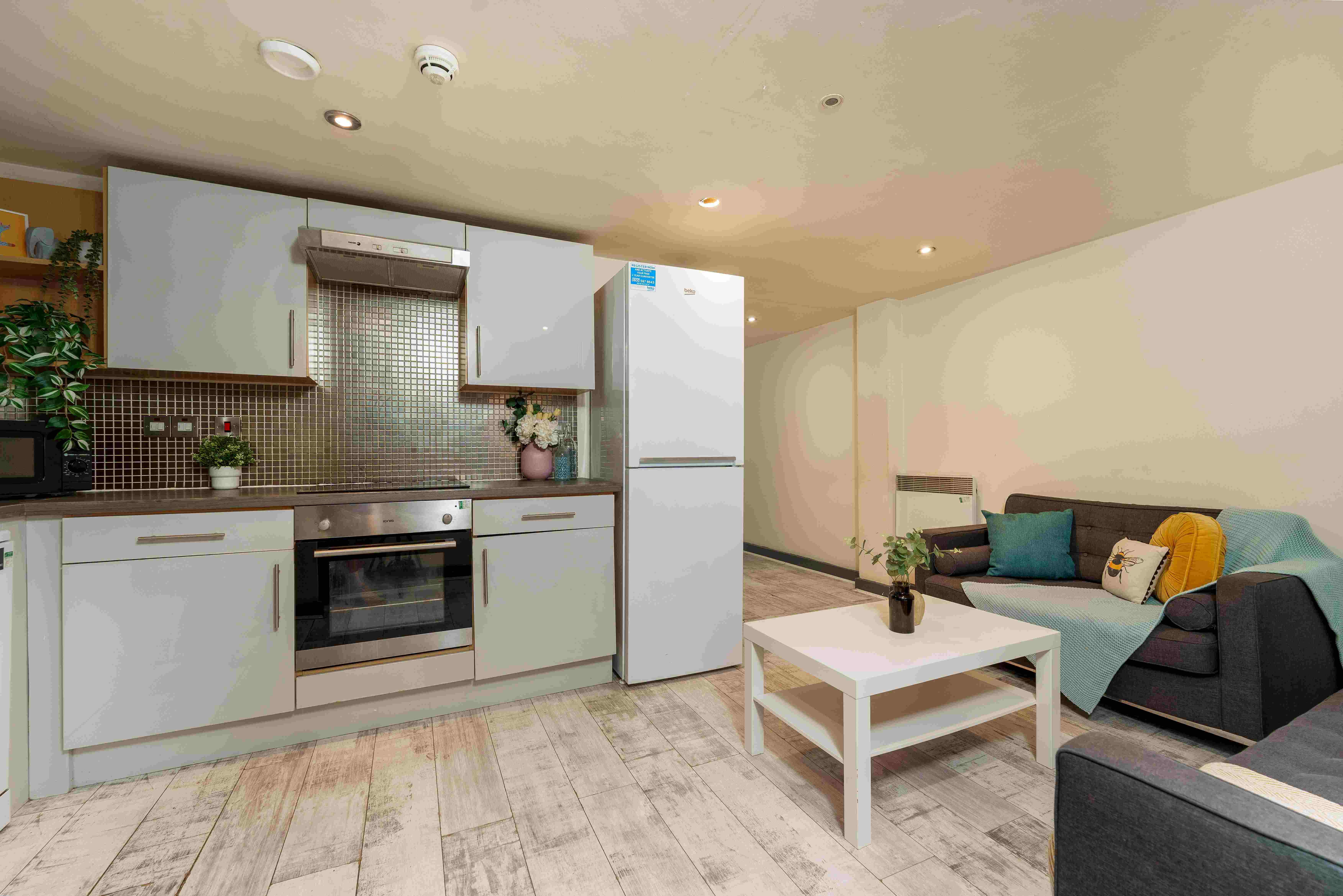 5 Regent Terrace - 5 Bed Apartment Image 3